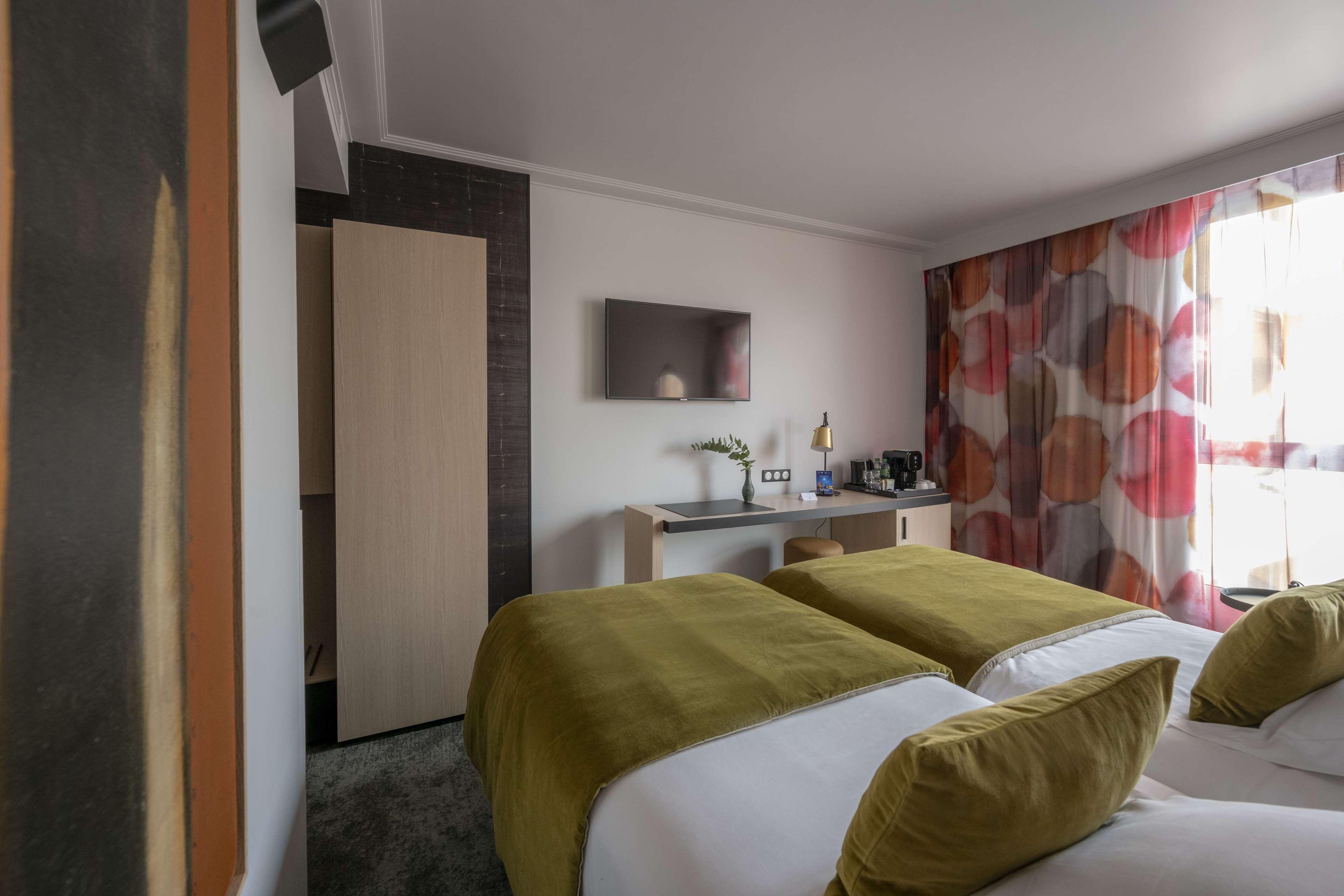Le Masq Western Premier