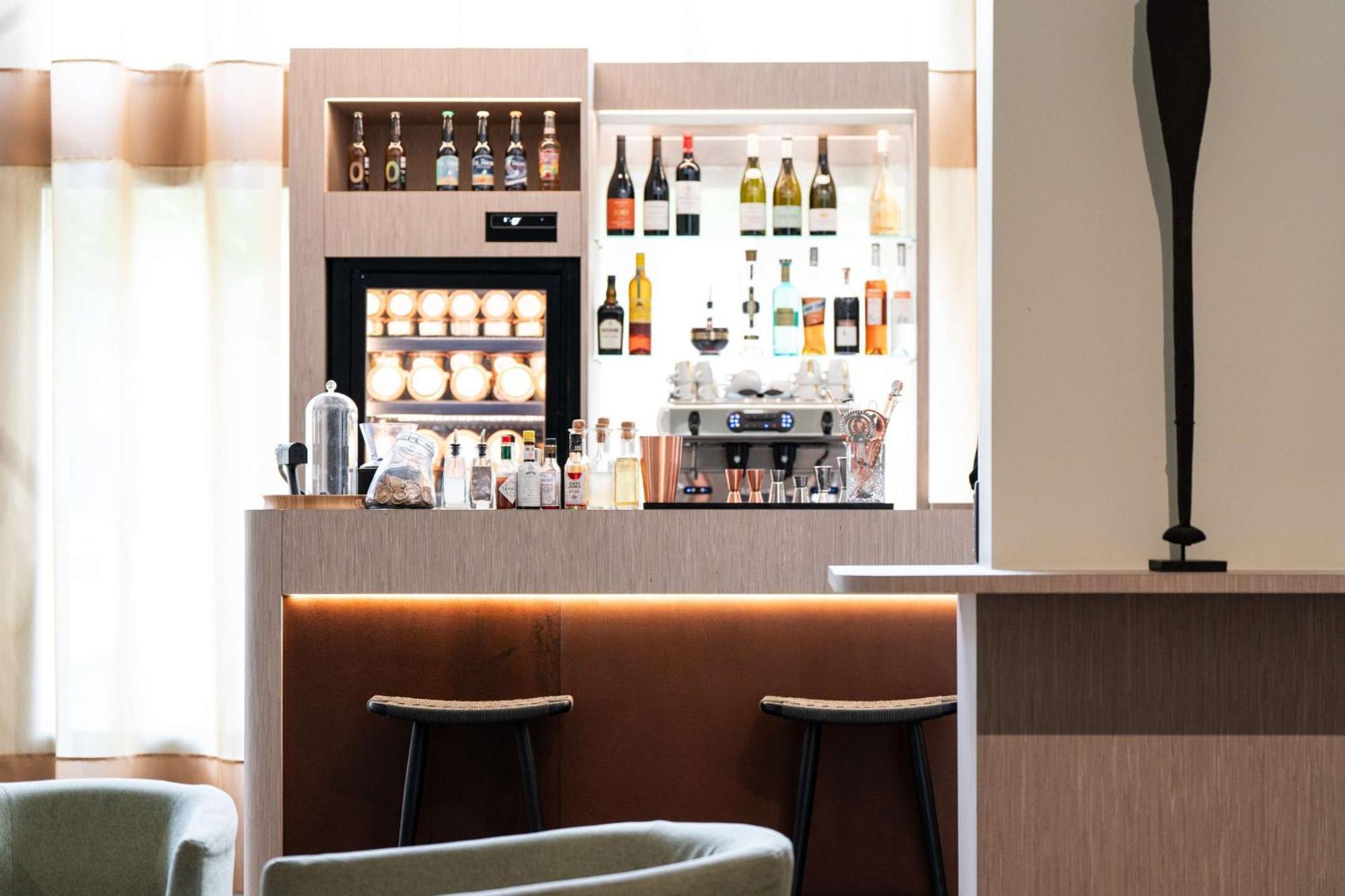 Le Masq Western Premier Hotel 4*